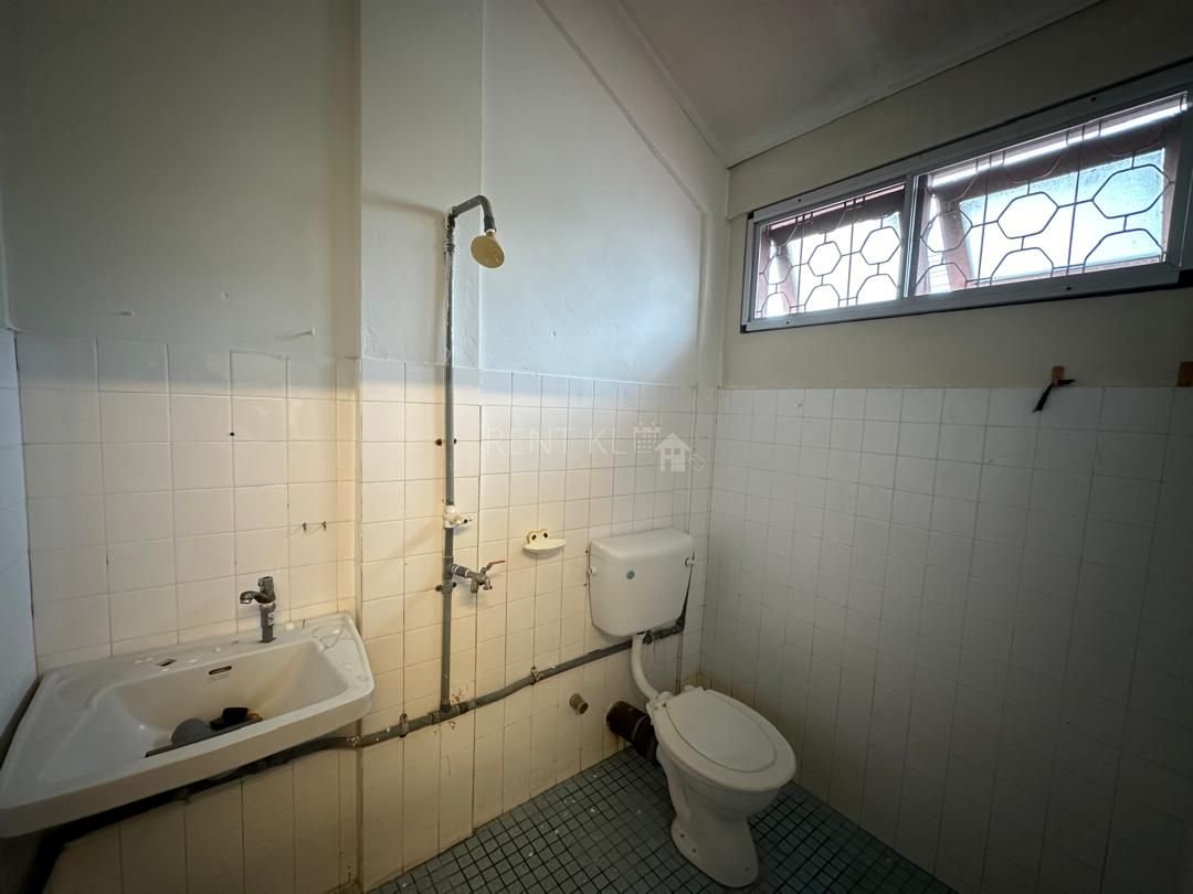 3 Bedrooms 4 Bathrooms 2 Storey Terrace House At Taman Bumiko For Rent 12