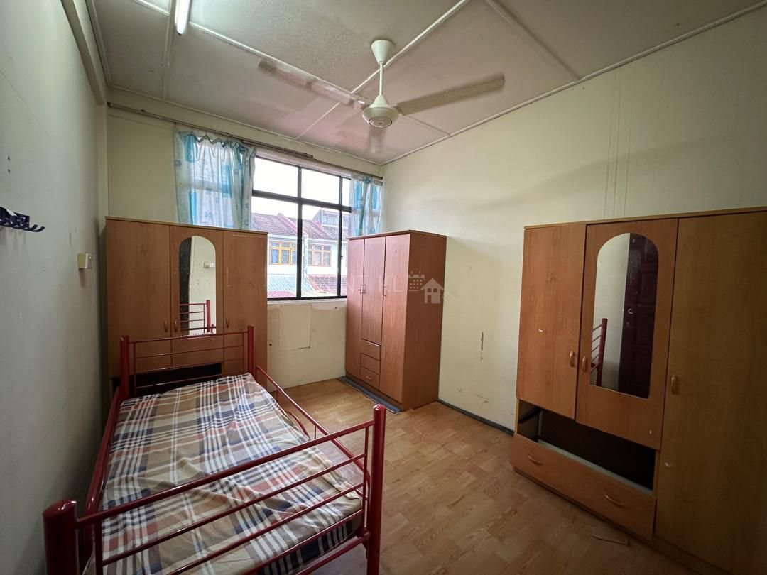 3 Bedrooms 4 Bathrooms 2 Storey Terrace House At Taman Bumiko For Rent 9