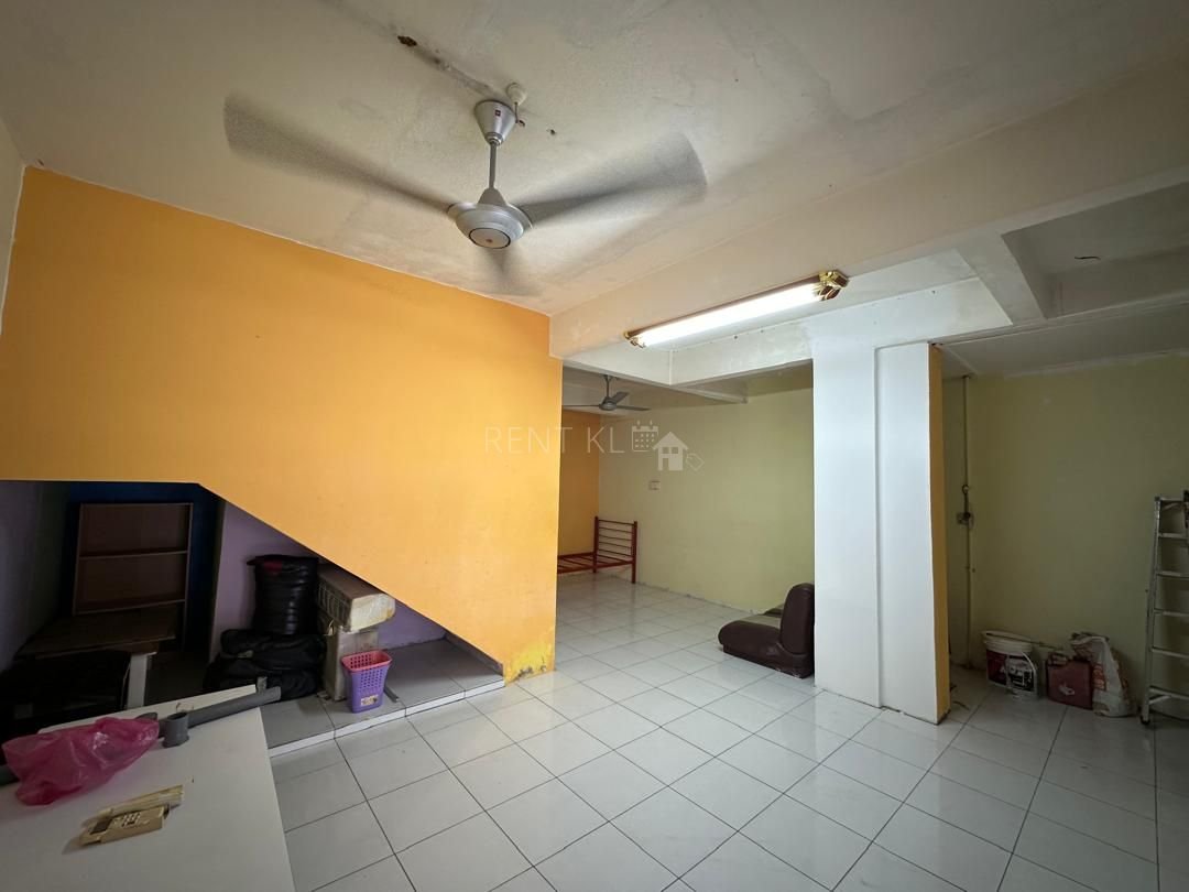 3 Bedrooms 4 Bathrooms 2 Storey Terrace House At Taman Bumiko For Rent