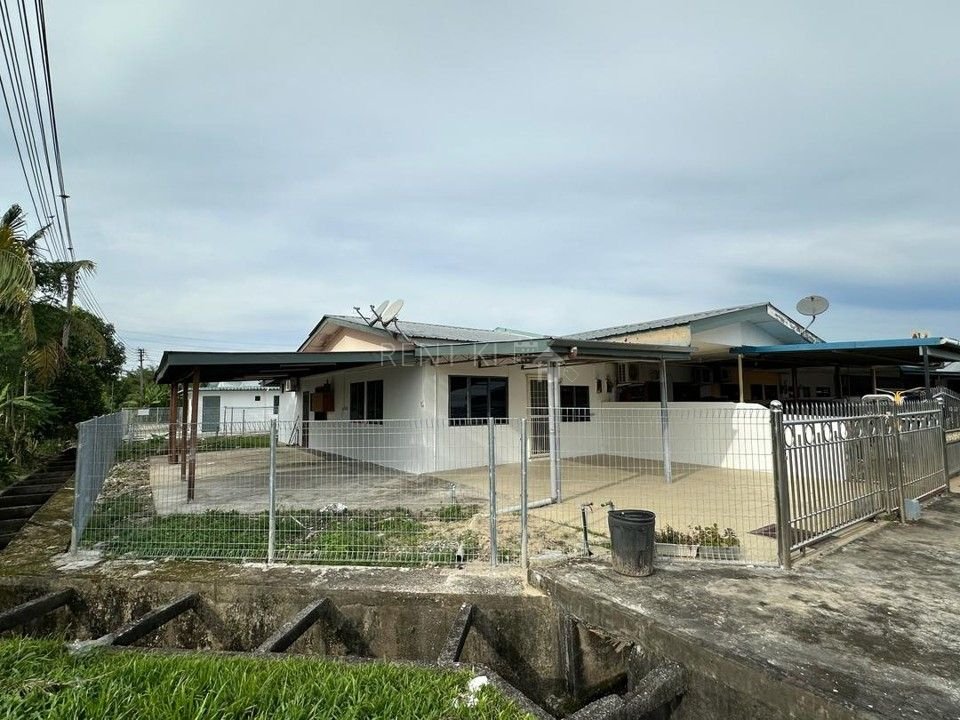 4 Bedrooms 1 Bathrooms 2 Storey Terrace House At Permyjaya House For Sale 13