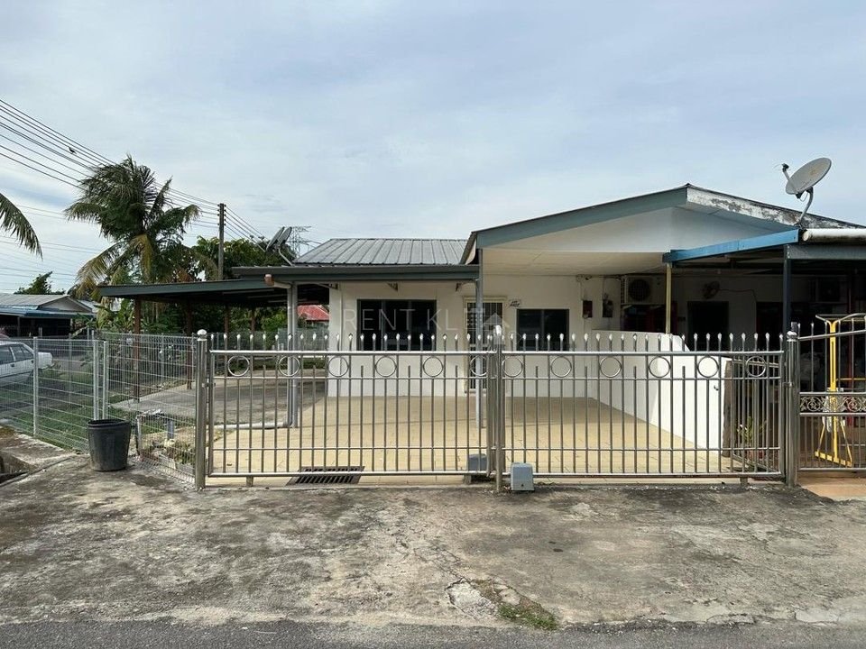 4 Bedrooms 1 Bathrooms 2 Storey Terrace House At Permyjaya House For Sale 3