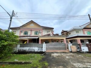5 Bedrooms 4 Bathrooms Double Storey Semi Detached House For Sale At Jalan Sim Kheng Hong Miri Airport Luak Bay Miri House For Sale 1