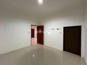 5 Bedrooms 4 Bathrooms Double Storey Semi Detached House For Sale At Jalan Sim Kheng Hong Miri Airport Luak Bay Miri House For Sale 19
