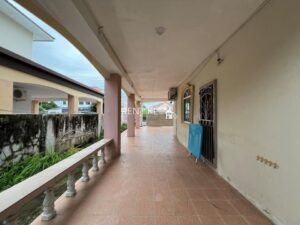 5 Bedrooms 4 Bathrooms Double Storey Semi Detached House For Sale At Jalan Sim Kheng Hong Miri Airport Luak Bay Miri House For Sale 9
