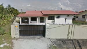4 Bedrooms 2 Bathrooms Single Storey Terrace Corner House For Rent At Jalan Luak Bay Taman Wah Shin Miri House For Rent 1