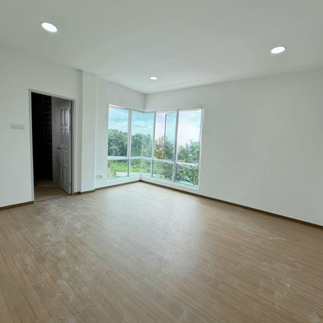 3 Bedroom 2 Bathroom At Homelite Eco Park Condominium Miri For Rent 4