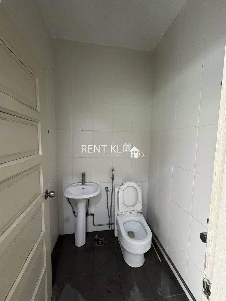 3 Bedrooms 1 Bathrooms 2 Storey Terrace House For Rent At Curtin Water Senadin Miri House For Rent 7