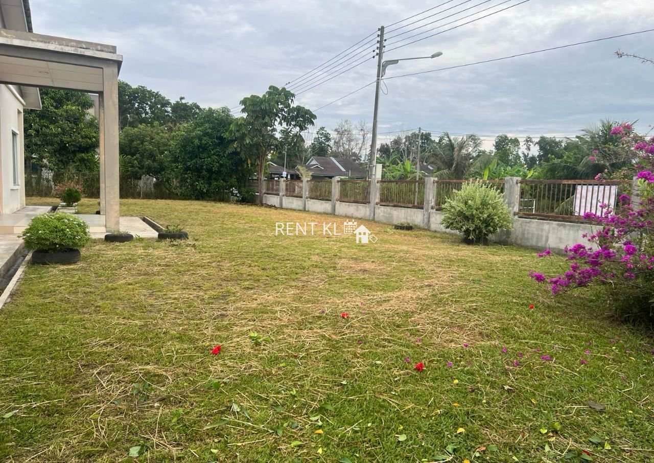 3 Bedrooms 2 Bathrooms 1 Storey Terrace House For Rent At Desa Bahagia Miri For Rent 3