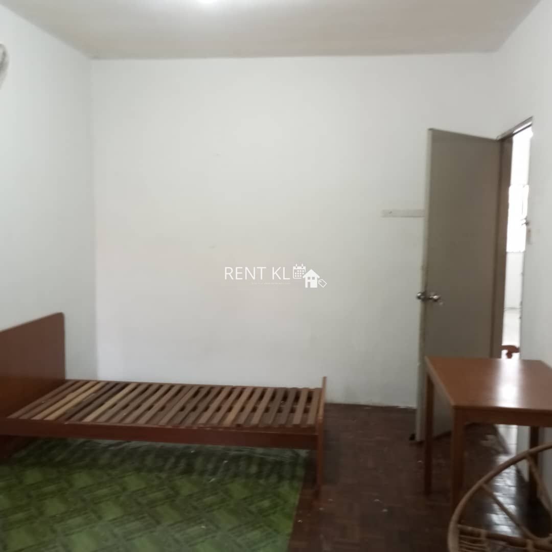 3 Bedrooms 2 Bathrooms 1 Storey Terrace House For Rent At Senadin Miri House For Rent 11