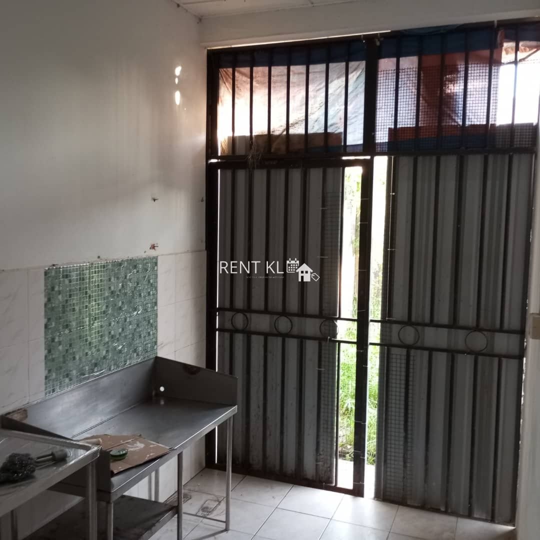 3 Bedrooms 2 Bathrooms 1 Storey Terrace House For Rent At Senadin Miri House For Rent 19