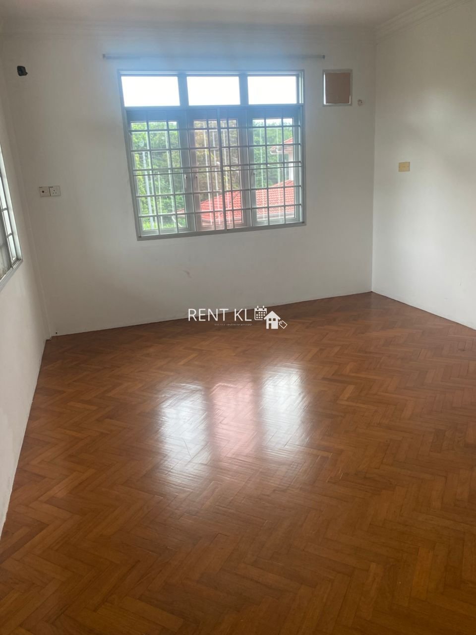 4 Bedrooms 2 Bathrooms 2 Storey Semi D House For Rent At Jalan Luak Bay Min Sing Garden Miri House For Rent 9