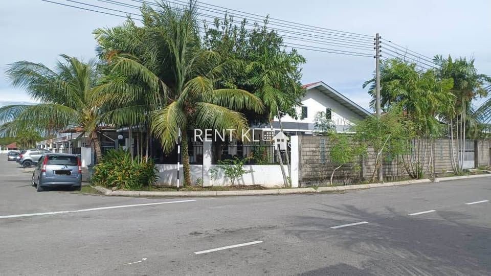 4 Bedrooms 3 Bathrooms 1 Storey Corner Terrace House For Rent At Senadin Miri House For Rent 4