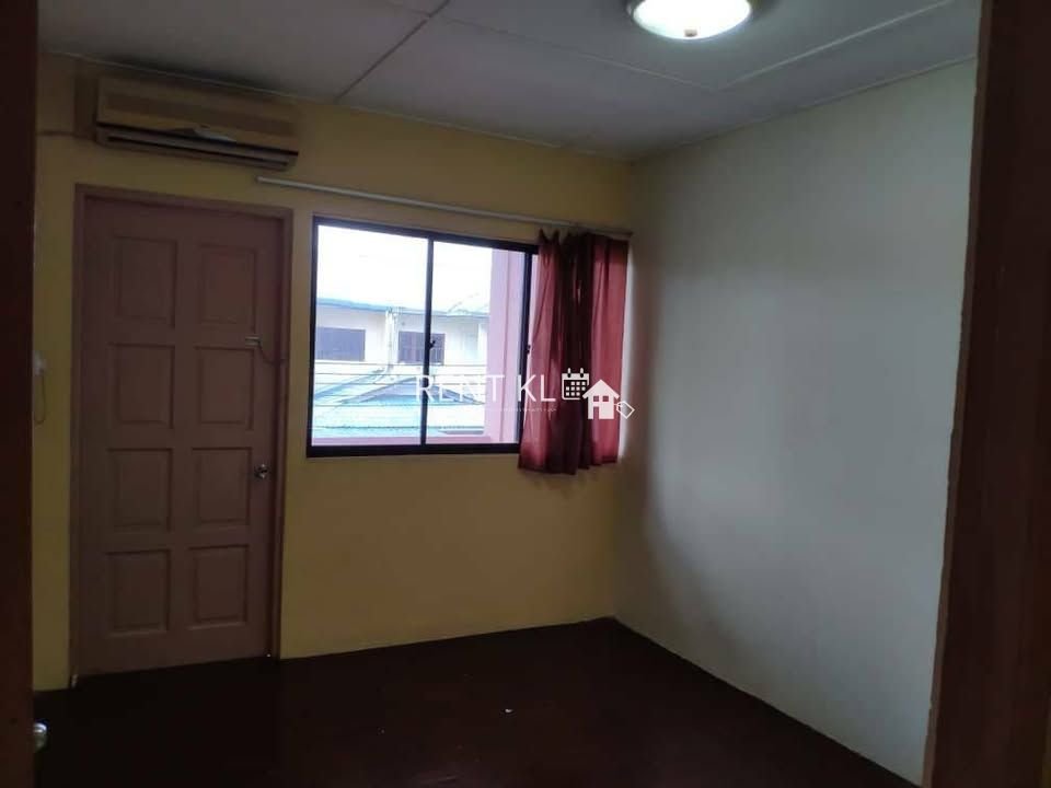 4 Bedrooms 3 Bathrooms 2 Storey Terrace House For Rent At Jalan Pujut 8 RPR Batu 6 Pujut Miri For Rent 4